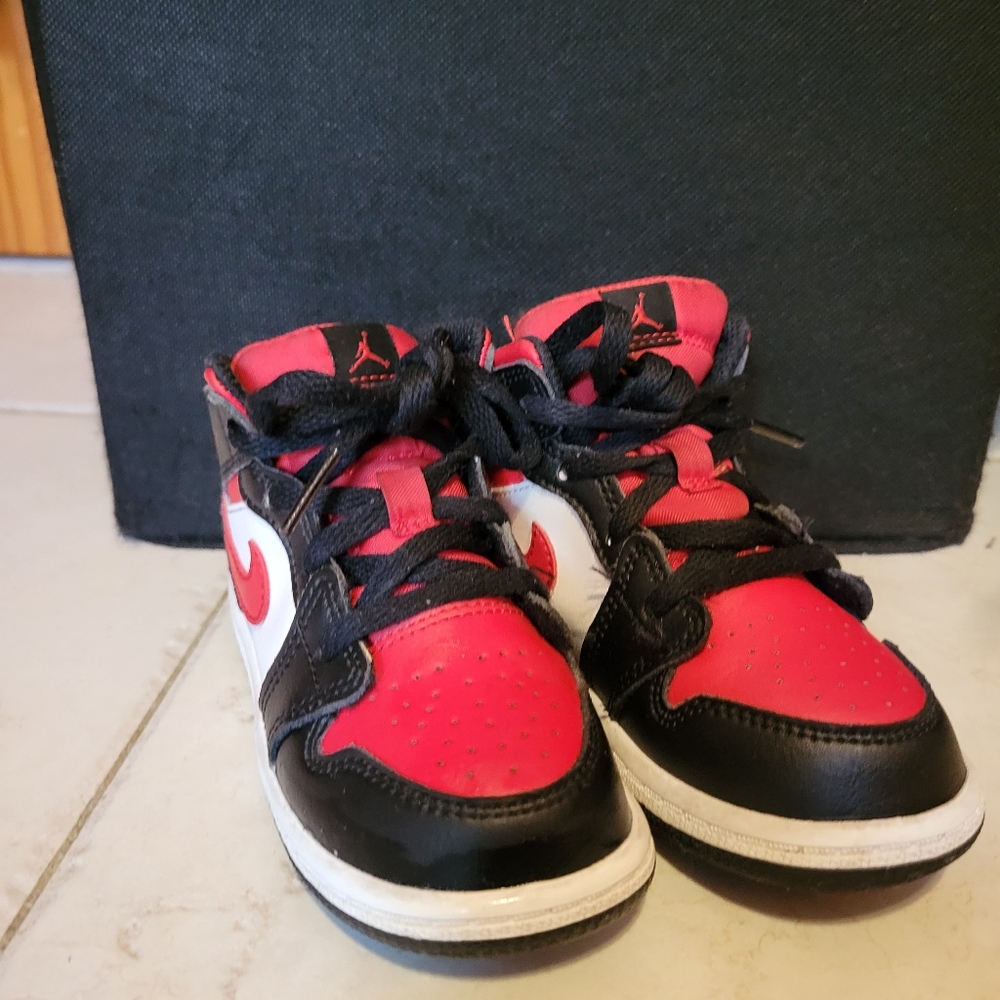 Jordan mid 1s , toddler 8c